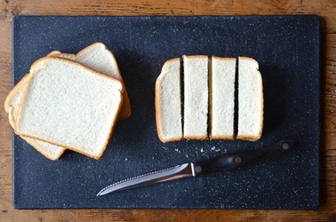 عکس خلال نان تست فرانسوی با دارچین