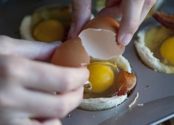 عکس کاپ تخم مرغ  ساده (بدون خمیر)
