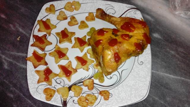 عکس مرغ سوخاری و سیبزمینی سرخ شده