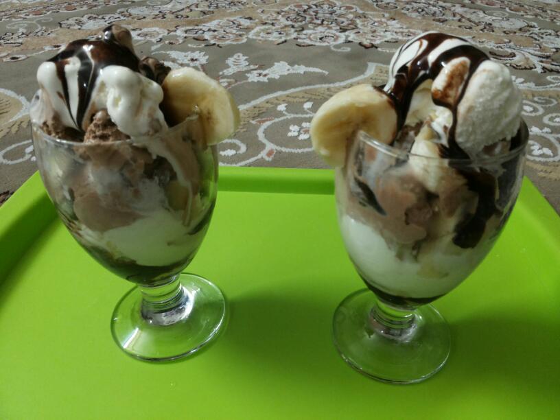 عکس بستنی وانیلی با موز و شکلات