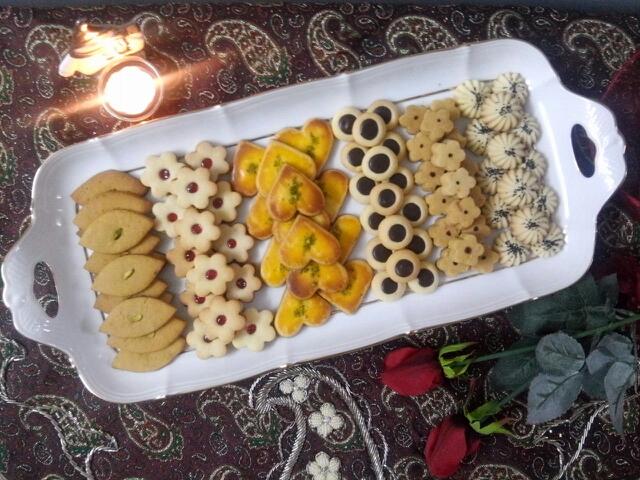 عکس شیرینی های عید نوروز من و خواهر شوهرم 