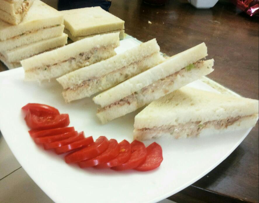 ساندویچ با تن ماهی