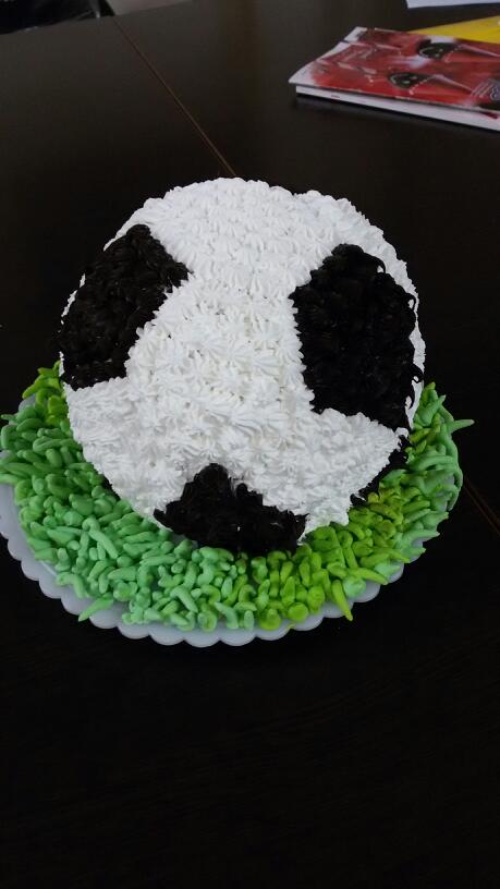 کیک توپ فوتبال