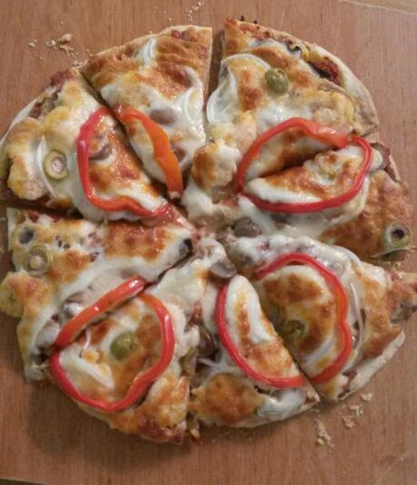 عکس پیتزا قارچ و میگو