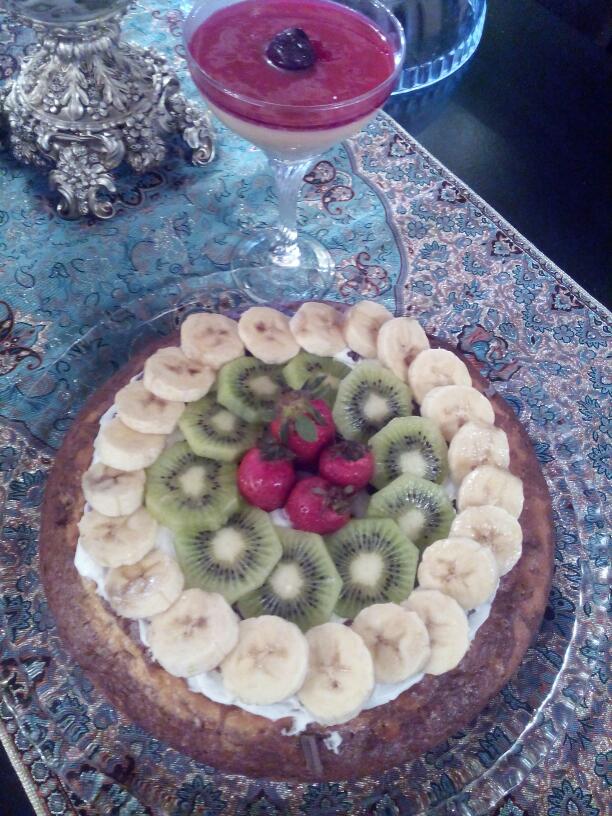 کیک زبرا  با تزیین میوه
