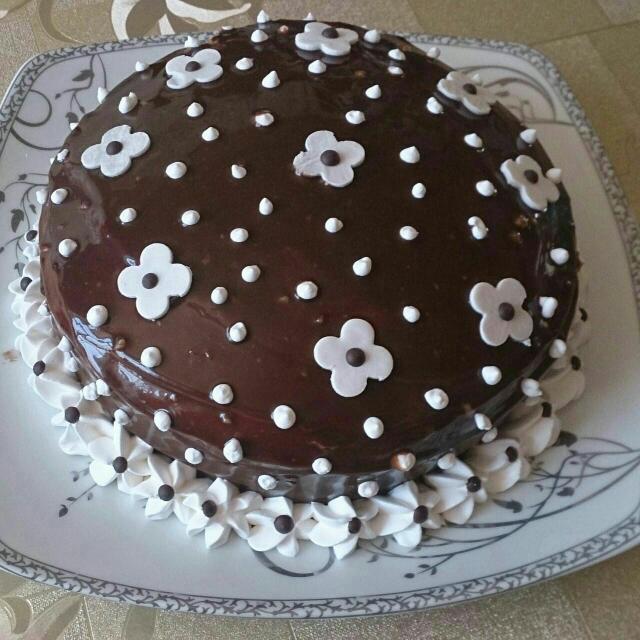 عکس کیک ساده با روکش شکلات 