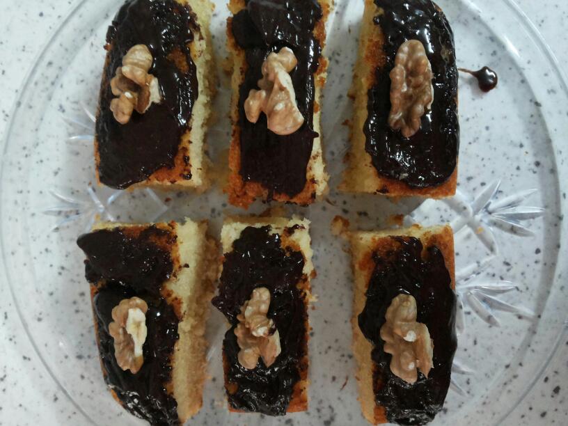 عکس کیک وانیلی با روکش شکلات 