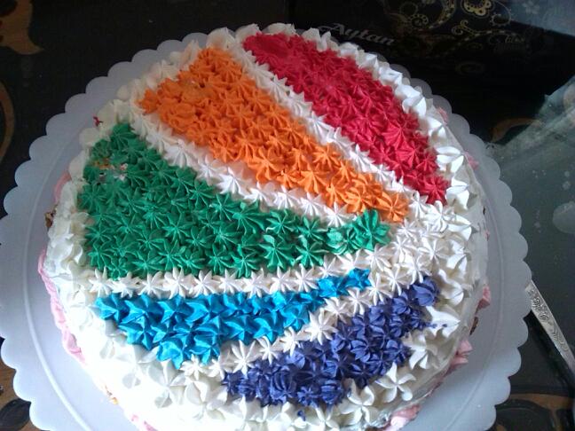 کیک رنگین کمان فقط پنج رنگه