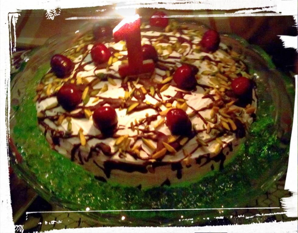 عکس کیک موزی با تزیین شکلات