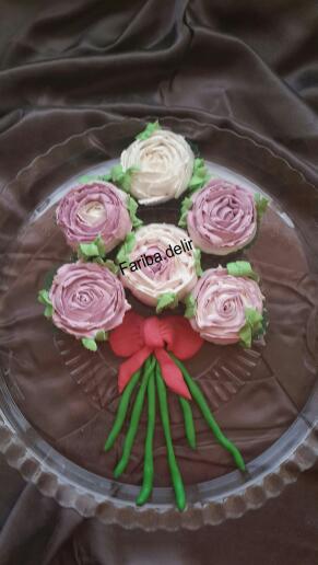 عکس کاپ کیک های رز برای خواهرزاده عزیزم