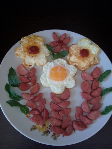 تزئین تخم مرغ و سوسیس