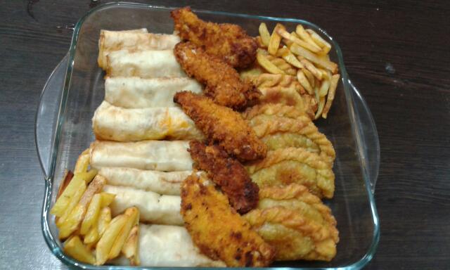 عکس بورک و مرغ سوخاری و پیراشکی گوشت