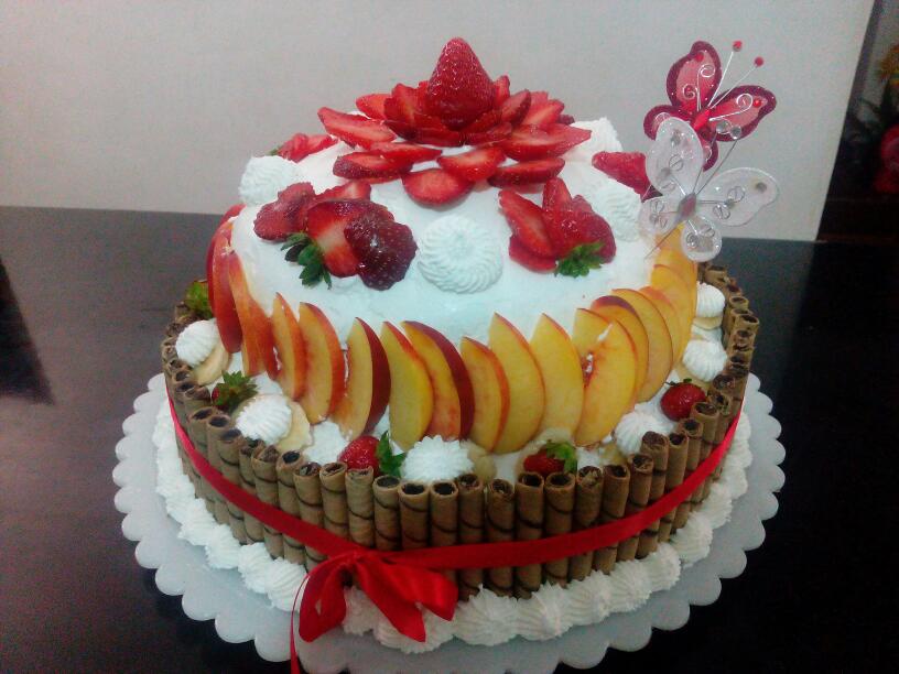 عکس اینم کیک اسفنجی با میوه