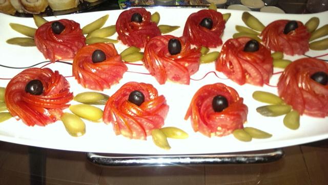 عکس تزئین خیارشور و گوجه