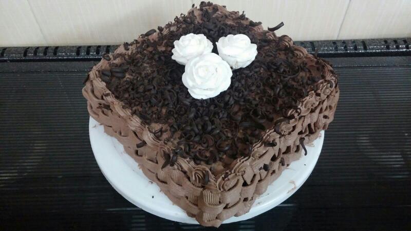 عکس کیک شکلاتی با خامه شکلاتی 