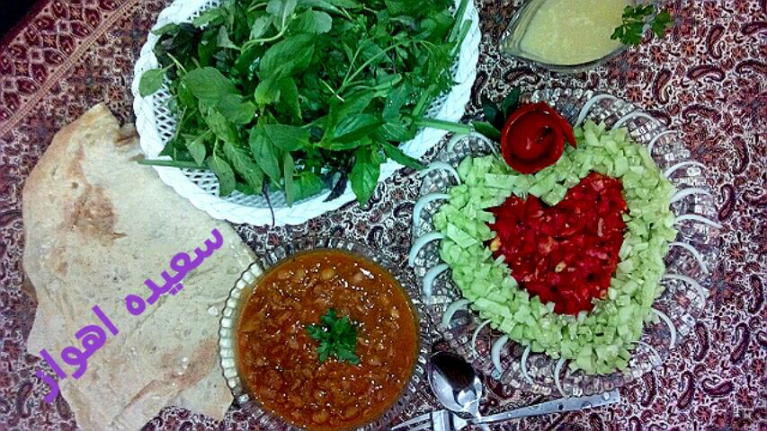 عکس (خوراک لوبیا وماهی) 
و
(سالاد شیرازی)