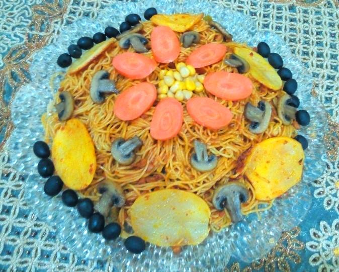 عکس اسپاگتی با سیر، فلفل و لیمو