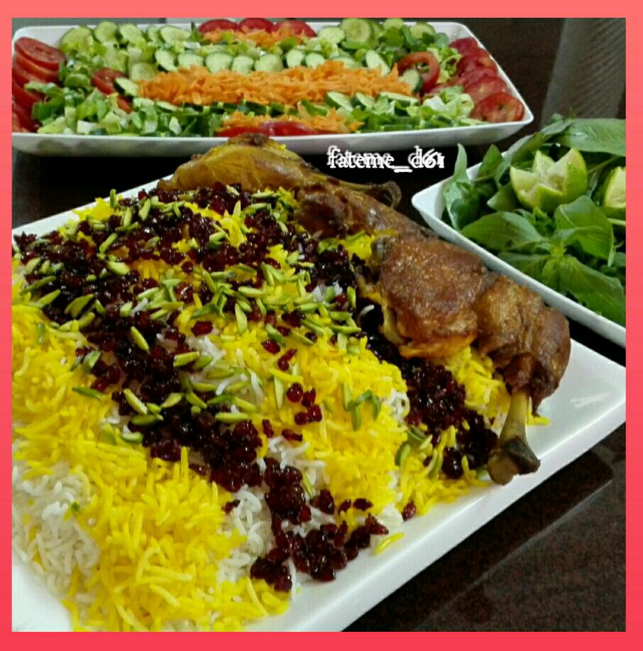 عکس زرشک پلو با مرغ و سالاد فصل
