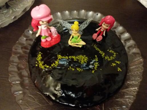 این کیک و برای یدونه دختر نازم درست کردم . 