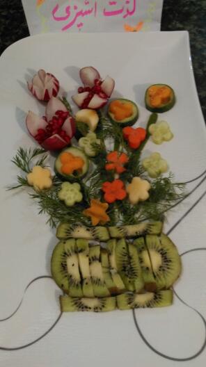 عکس سالاد سبزیجات با اسفناج