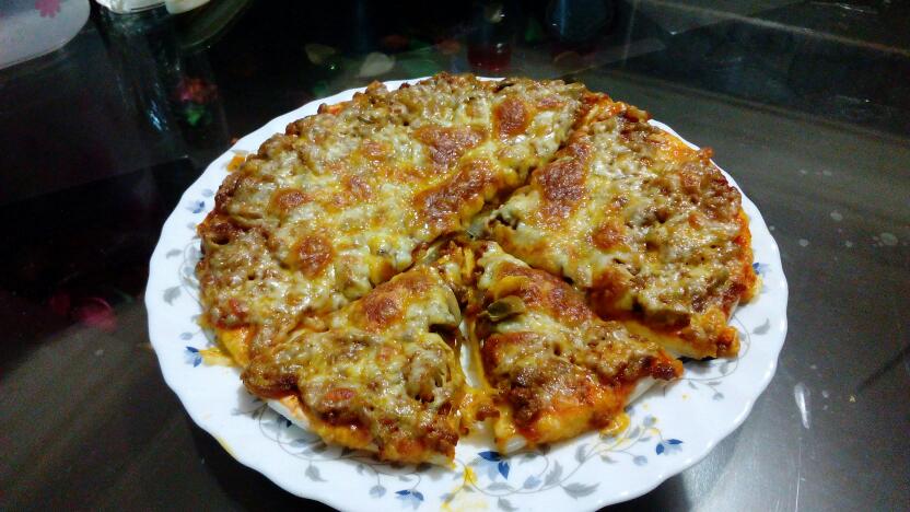 عکس پیتزا قارچ و گوشت