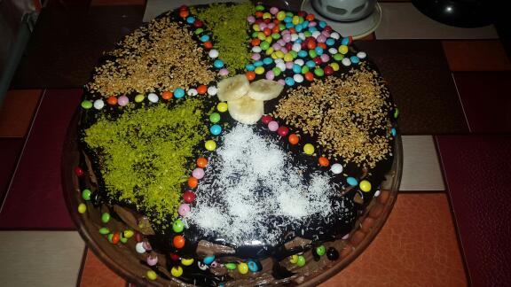 عکس کیک شکلاتی با روکش موکا و گاناش