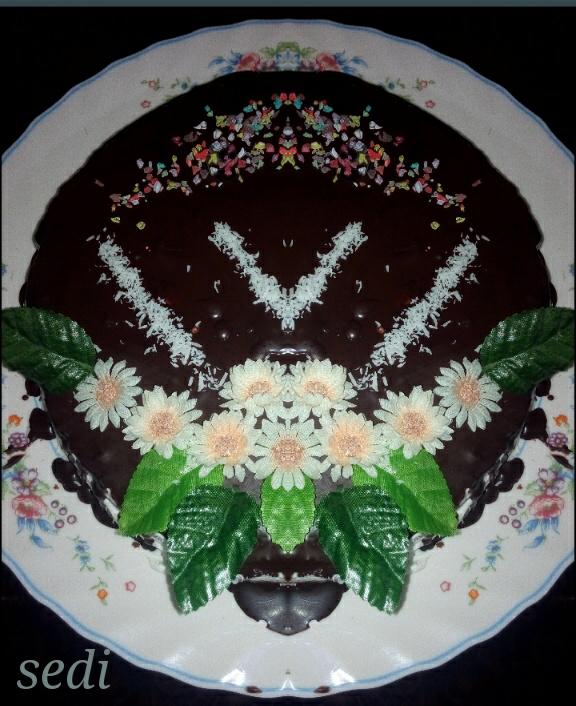 عکس کیک موز با روکش شکلات
