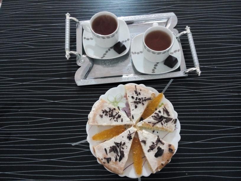 کیک اسفنجی با چای