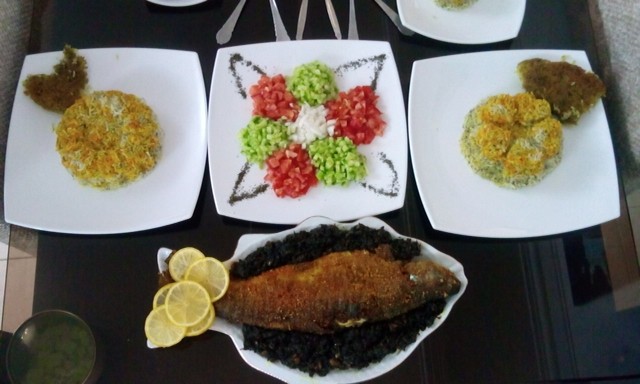 سبزی پلو با ماهی و سالاد شیرازی