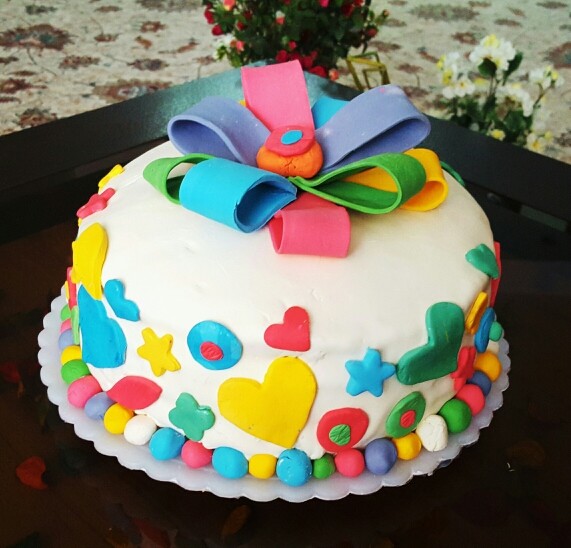 کیک تولد با تزیین فوندانت