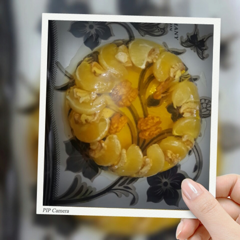 عکس ژله آجیلی که من پرتقال وگردواستفاده کردم دستورپایین هم شیرینی برنجیه 