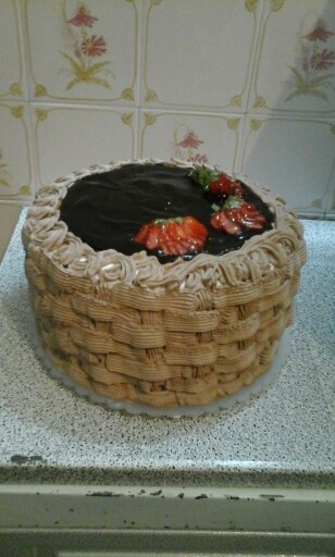 عکس کیک تولد مادرم باکمک خواهرم درست کردیم