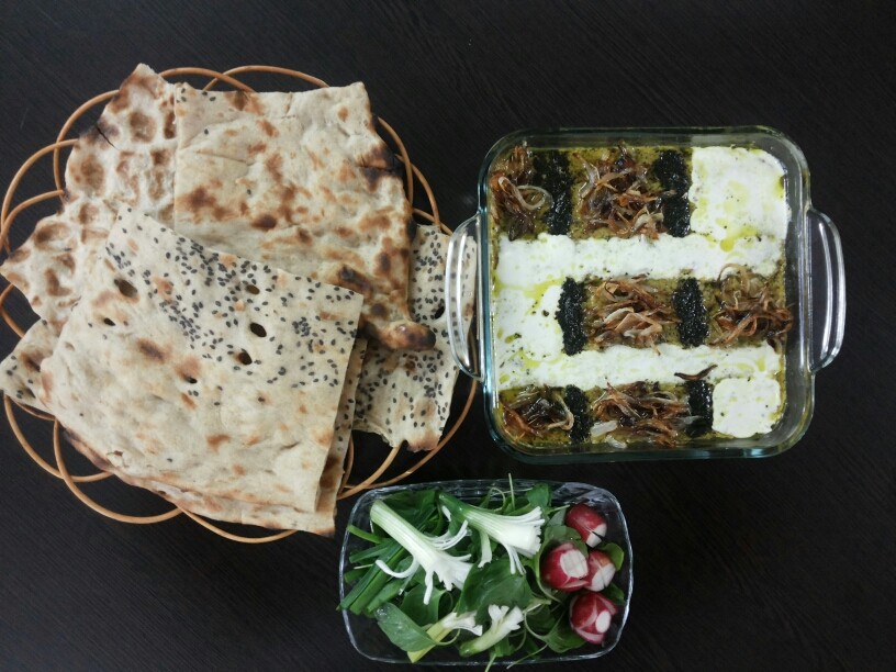 کشک بادمجون وسبزی خوردن با نون سنگک