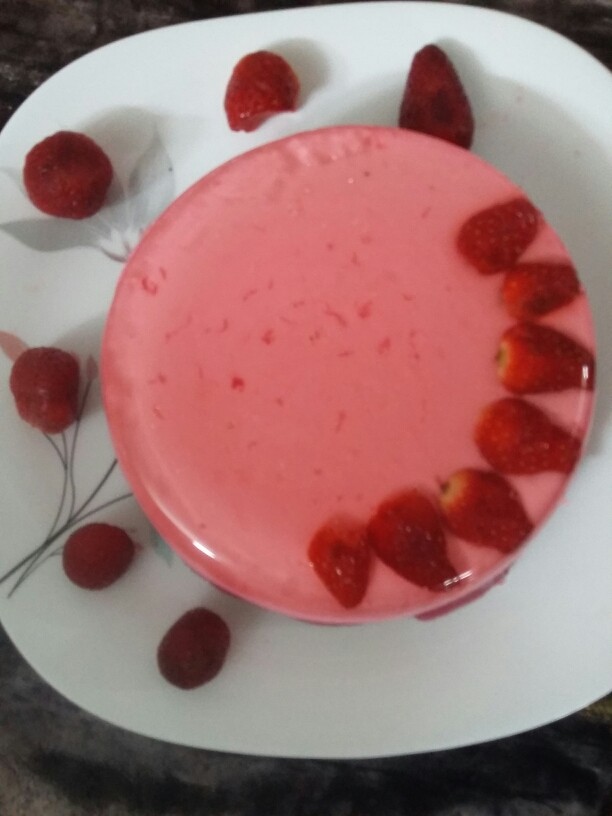 عکس ژله ویترینی توت فرنگی با دستور پاپیون
