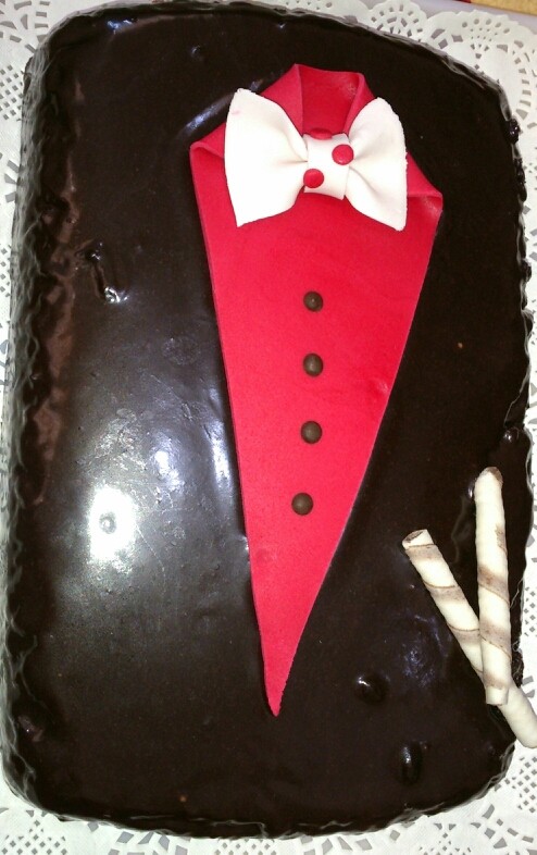 عکس کیک شکلاتی با روکش گاناش 
به شکل پیراهن مردانه 
به مناسبت روز مرد 