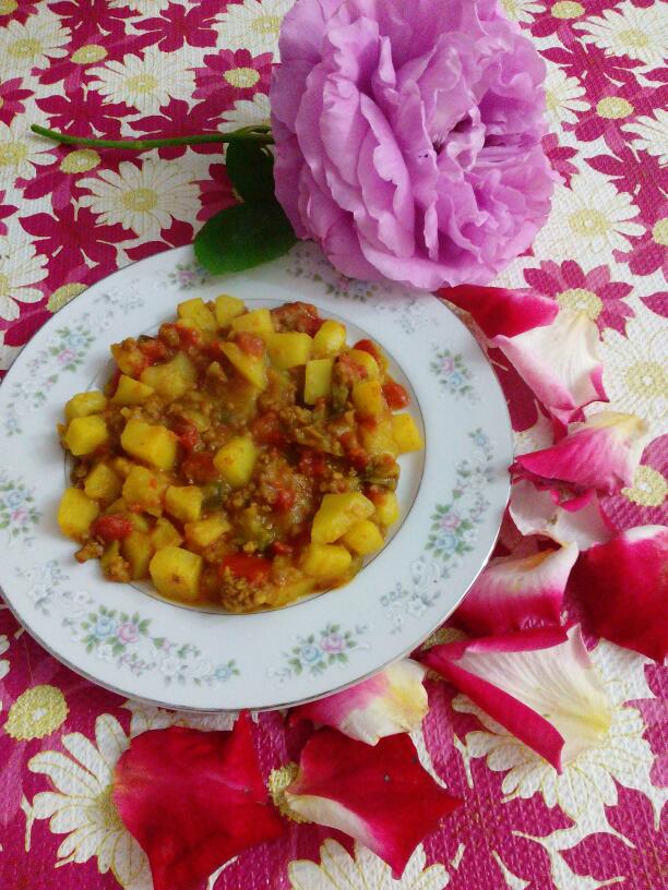 بورانی گوجه وسیب زمینی