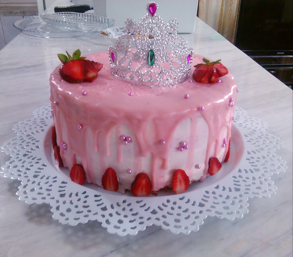کیک برای جشن تولد دخترگلی خواهرم