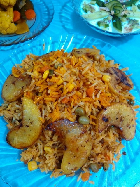 عکس پلو ترکیبی (ذرت.هویج.نخود فرنگی)