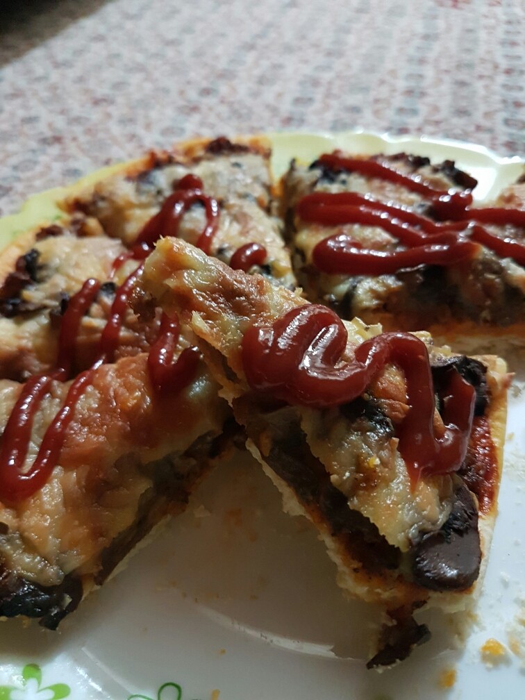 عکس پیتزای قارچ و گوشت