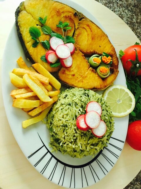 عکس ماهی سرخ شده با سبزی پلو