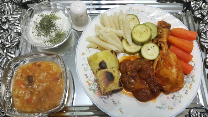 پاستا با مرغ و الو همراه سبزیجات بخارپز
