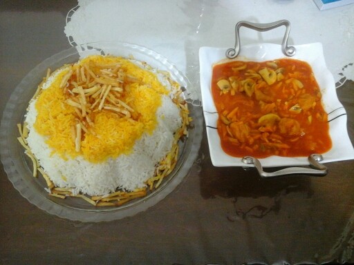 خورشت هویج و قارچ، با برنج قالبی