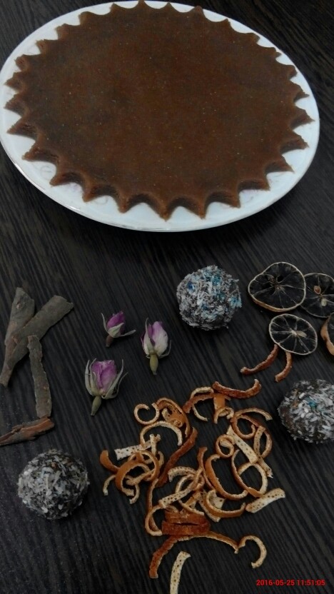 حلوای سه آرد با شیره خرما و شیره کشمش