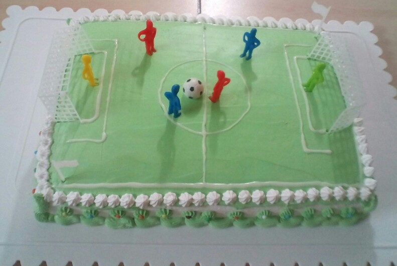 کیک زمین فوتبال. برای تولد پسر جانم..