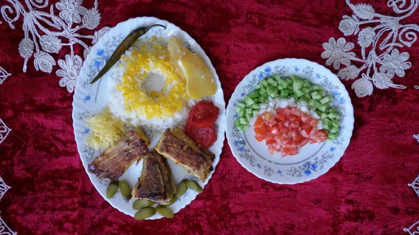 ماهی پلو با سالاد شیرازی 