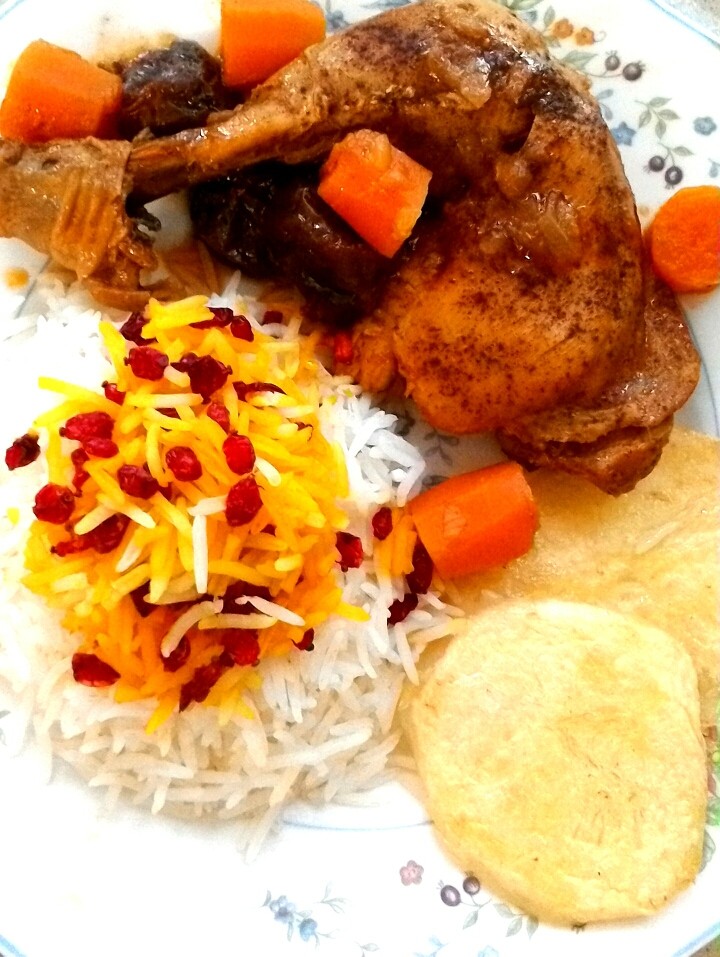 عکس خوراک مرغ و آلوسیاه