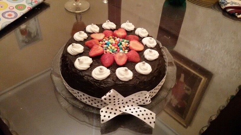 عکس کیک شکلاتی موکا با گاناش و خامه فرم گرفته