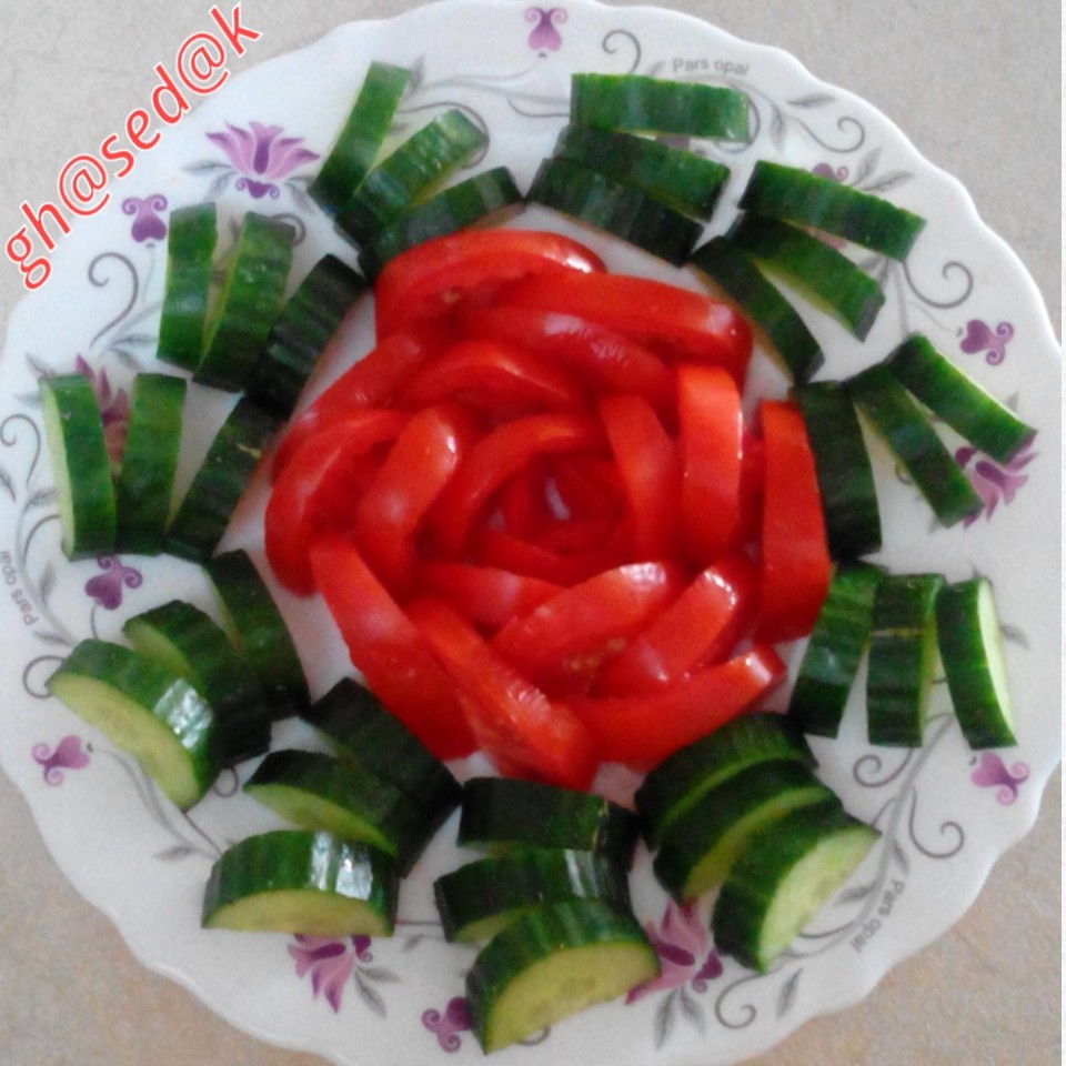 عکس تزیین خیار و گوجه فرنگی
