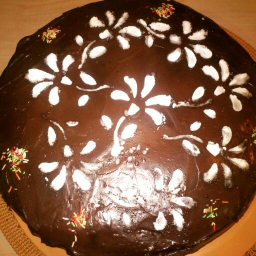 عکس کیک خامه ای باروکش شکلات
