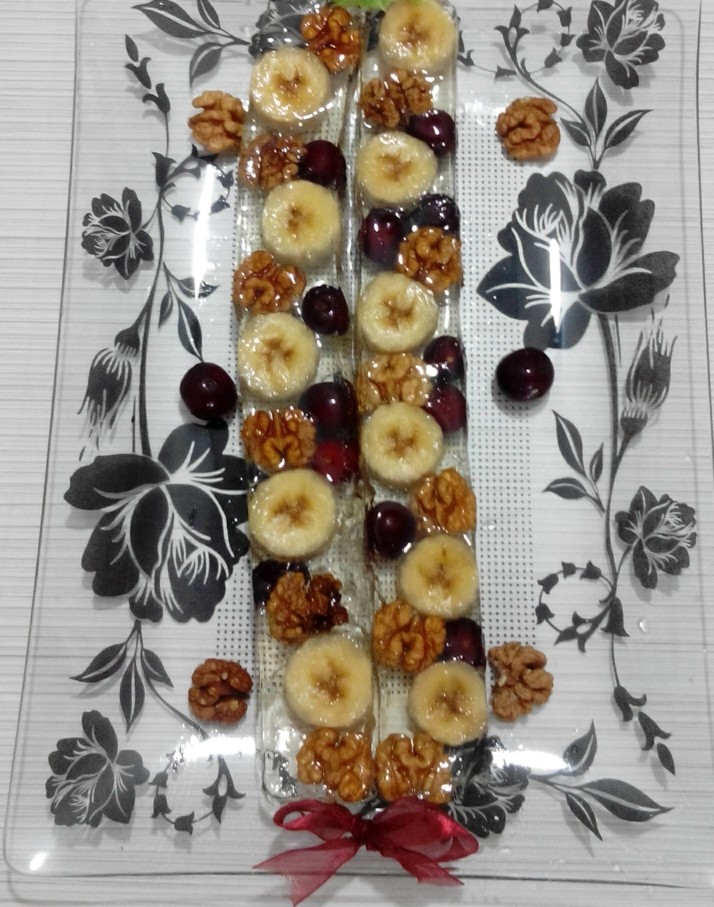عکس ژله آلوئه ورا با گیلاس گردو موز
